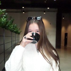 Meet your Posher, Ella